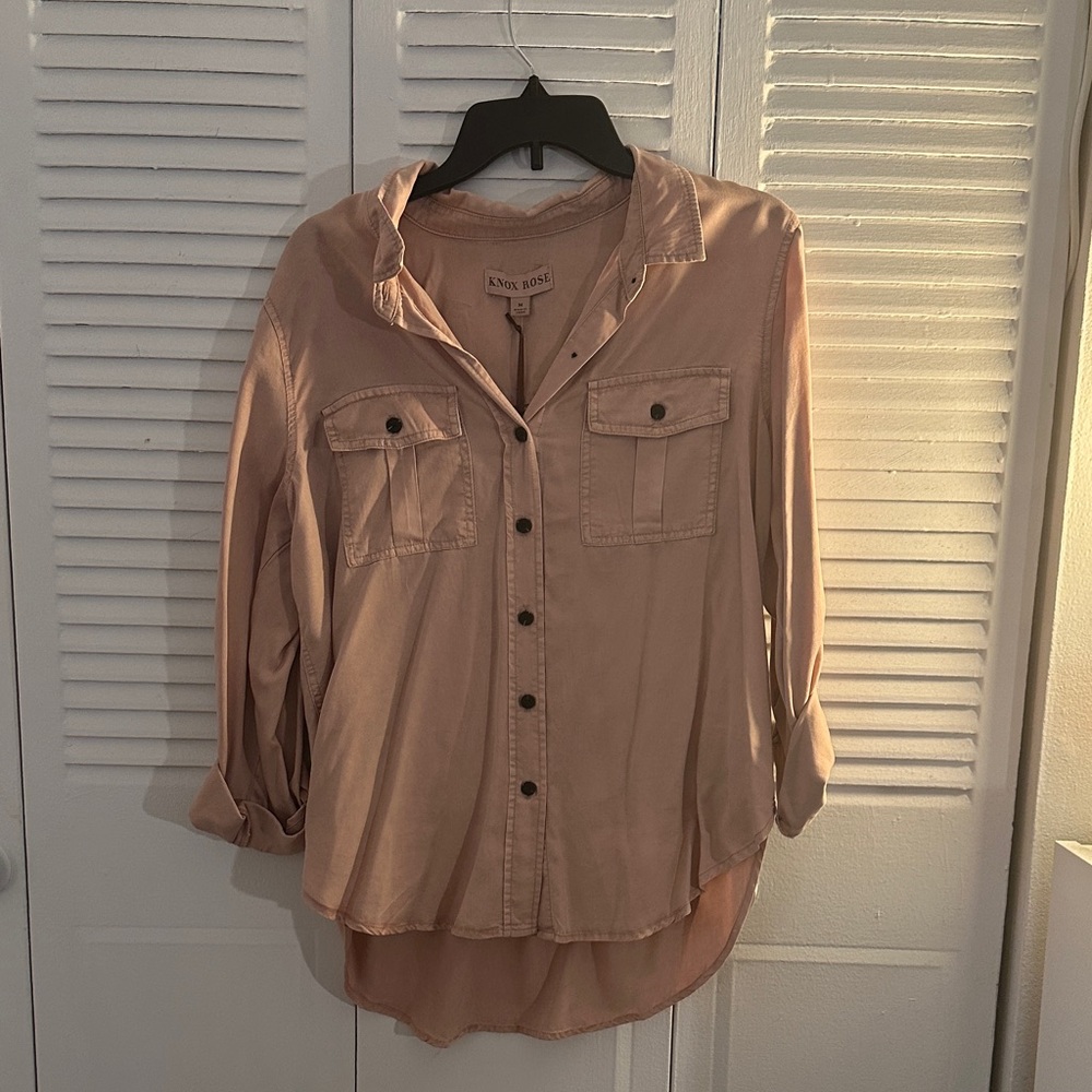 *NWT* Knox Rose Blush Button-Up Blouse Size Medium